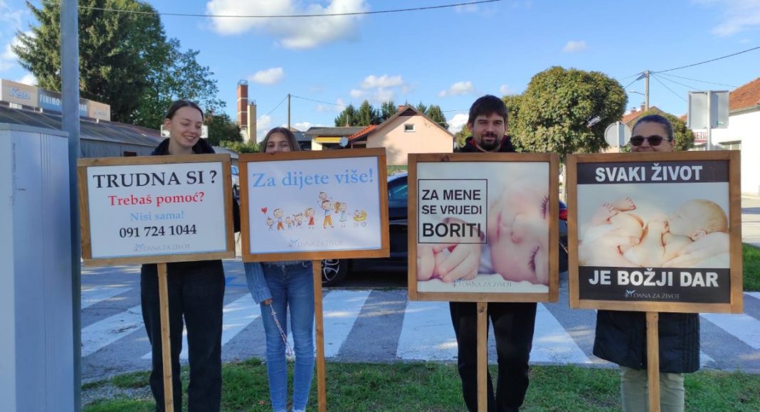 Čakovec moli za život: Molitelji ispred bolnice za spas nerođene djece Čakovec moli za život: Molitelji ispred bolnice za spas nerođene djece