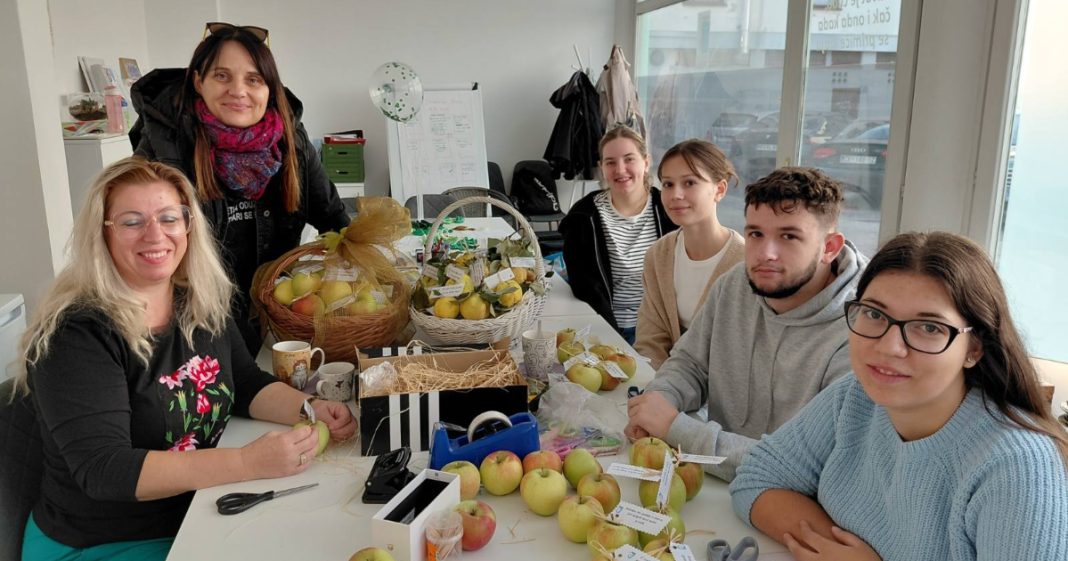 Učenici Srednje škole Čakovec dali svoj doprinos Svjetskom danu palijativne skrbi Učenici Srednje škole Čakovec dali svoj doprinos Svjetskom danu palijativne skrbi
