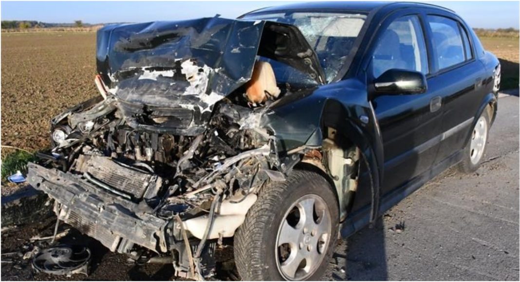 Četvero ozlijeđenih, 18-godišnjak bez vozačke dozvole izazvao lančani sudar i pobjegao s mjesta nesreće Četvero ozlijeđenih, 18-godišnjak bez vozačke dozvole izazvao lančani sudar i pobjegao s mjesta nesreće