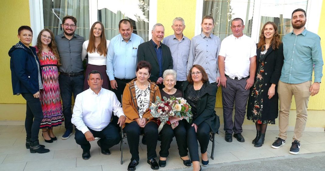 Kad je prije 55 godina, kao tek mlada udana žena krenula za svojim Franjom u Međimurje, nije ni sanjala da će tu proživjeti cijeli život… Kad je prije 55 godina, kao tek mlada udana žena krenula za svojim Franjom u Međimurje, nije ni sanjala da će tu proživjeti cijeli život…