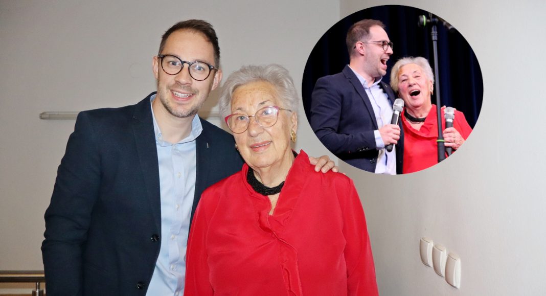 VIDEO Posebna veza unuka i bake: Filip Hozjak i njegova baka Marija Bermanec VIDEO Posebna veza unuka i bake: Filip Hozjak i njegova baka Marija Bermanec