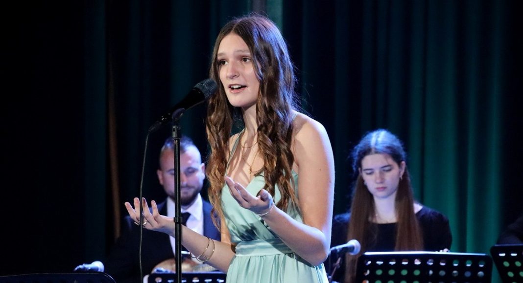 VIDEO Tena Panić 1. put nastupila na Festivalu ‘Kre Mure i Drove’ i zaradila gromoglasni aplauz! VIDEO Tena Panić 1. put nastupila na Festivalu ‘Kre Mure i Drove’ i zaradila gromoglasni aplauz!