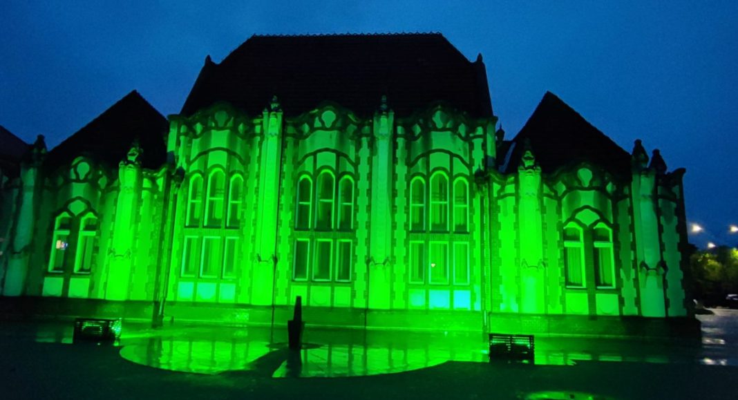 Dom sindikata osvijetljen zelenom bojom u znak podrške obilježavanju Svjetskog dana cerebralne paralize Dom sindikata osvijetljen zelenom bojom u znak podrške obilježavanju Svjetskog dana cerebralne paralize