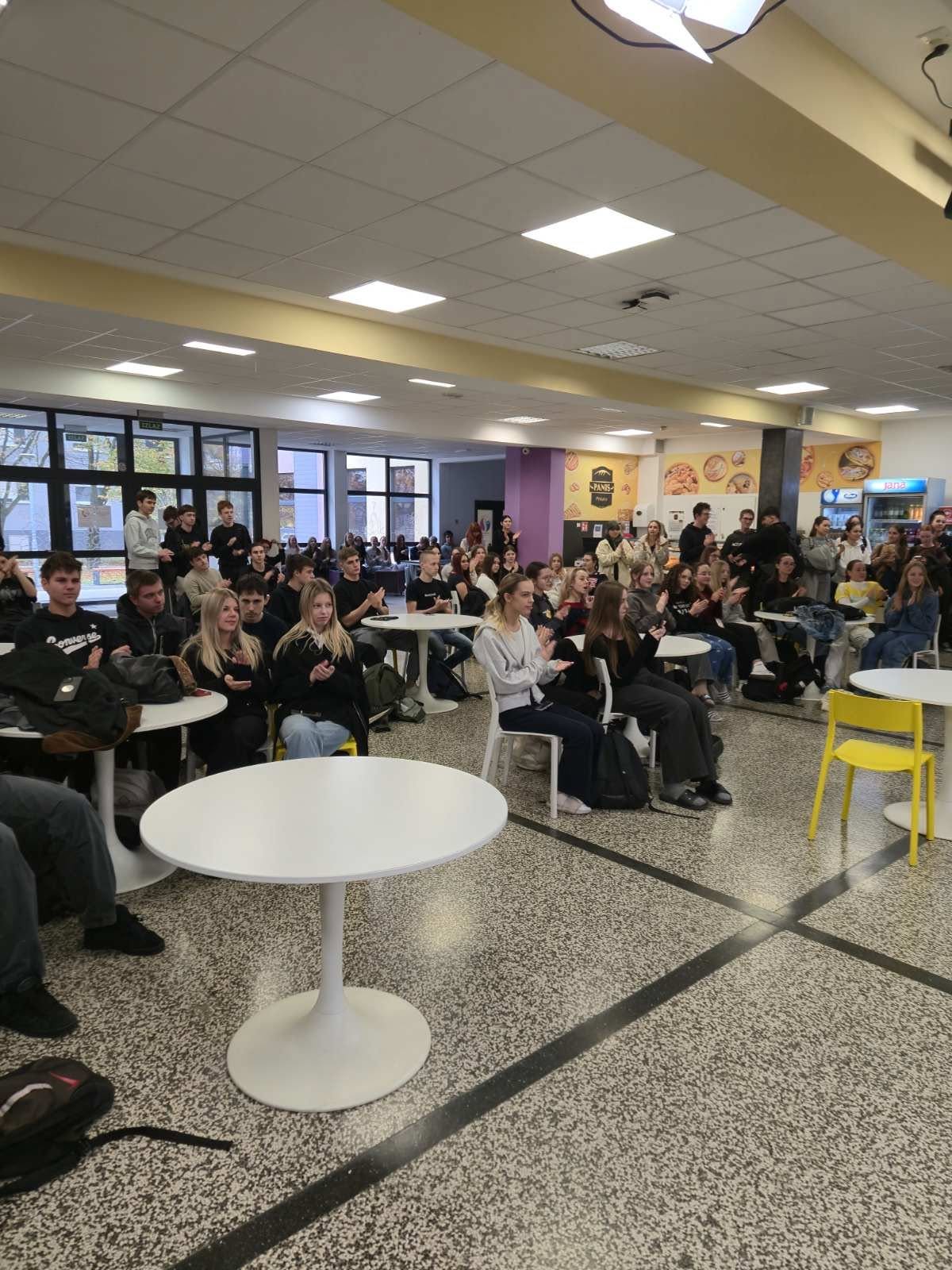 583683500 1420113883455035 6273471873569642497 n