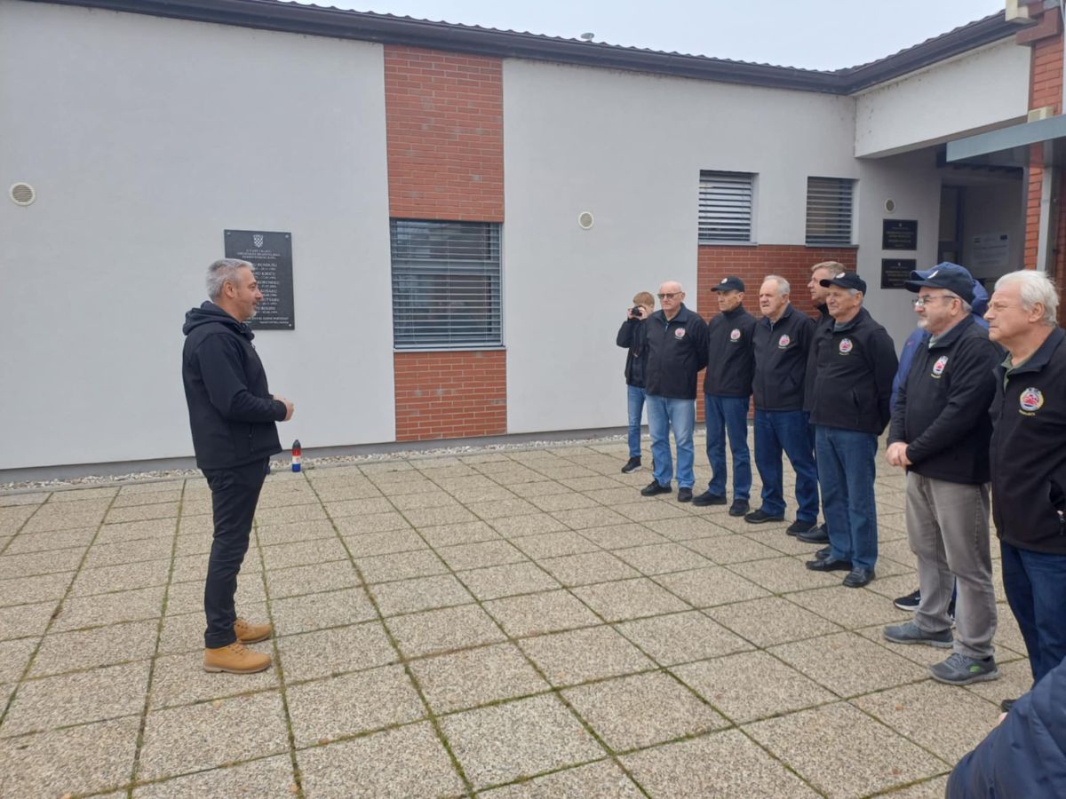 9a60b6df 7e16 45cf 8c7a 667770ab06ac