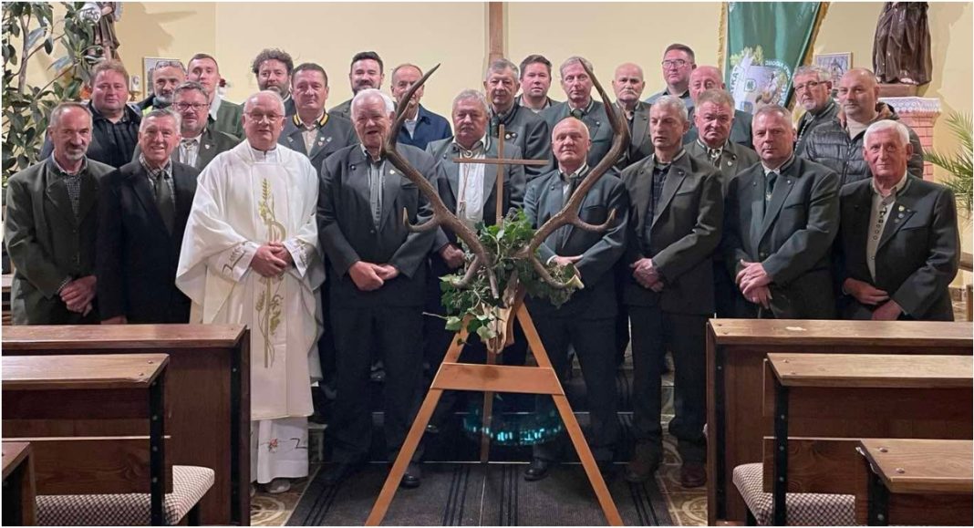 FOTO Lovci iz Donjeg Vidovca, Svete Marije i Donjeg Mihaljevca zajedničkom misom obilježili svoj dan FOTO Lovci iz Donjeg Vidovca, Svete Marije i Donjeg Mihaljevca zajedničkom misom obilježili svoj dan
