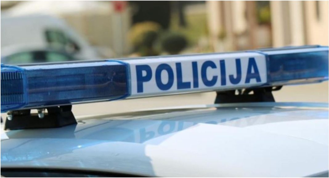 Sudarila se tri vozila, jedna osoba ozlijeđena i prevezena u bolnicu Sudarila se tri vozila, jedna osoba ozlijeđena i prevezena u bolnicu