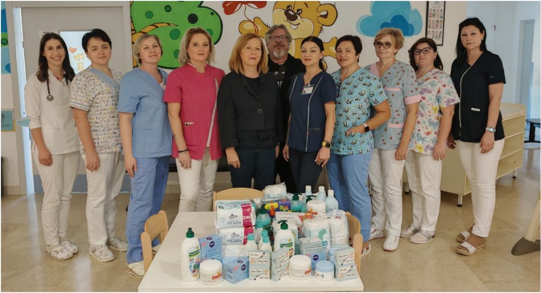 Čakovečki osnovnoškolci nakon 45 godina ponovno zajedno – ovoga puta za djecu bolnice Čakovečki osnovnoškolci nakon 45 godina ponovno zajedno – ovoga puta za djecu bolnice