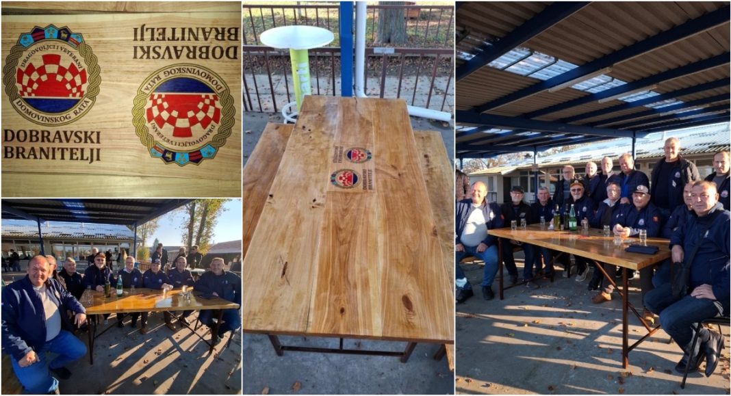 Na Krbulji postavljen ručno izrađen stol s grbom – novi simbol zajedništva branitelja BeFunky collage 2025 11 17T074818.199