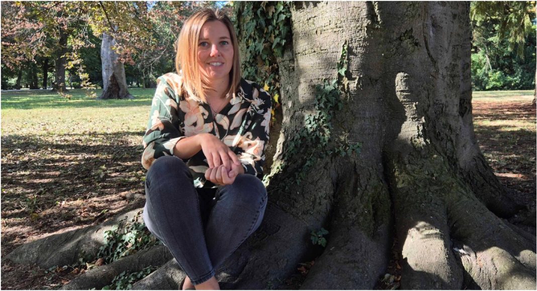 VIDEO Crvenolisna bukva u fokusu – Sara Srša oživjela Ujevićeve stihove BeFunky collage 2025 11 21T141206.498