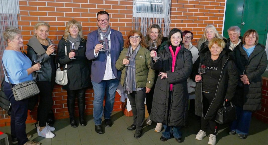 FOTO/VIDEO Zaljubili se u Bratislavu i upijali nova saznanja o vinima Gradišćanskih Hrvata u Mađarskoj, Austriji i Slovačkoj! BeFunky collage 2025 11 21T142805.511