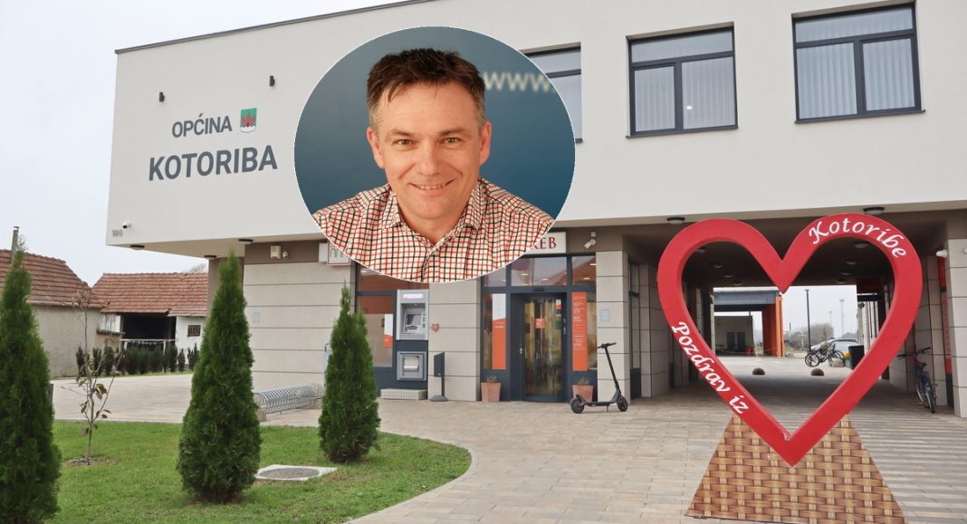 Radovi na zamjeni krovišta društvenog doma u Podturnu u punom su tijeku! Radovi na zamjeni krovišta društvenog doma u Podturnu u punom su tijeku!