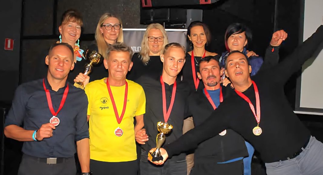 Ponos na Mugače s osvojenim medaljama i peharima GLAVNA