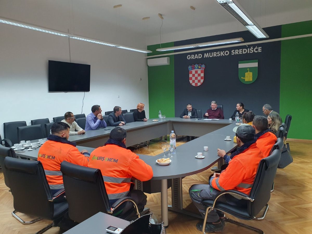 IMG 0a070e2447546cd02658ededd742f715 V