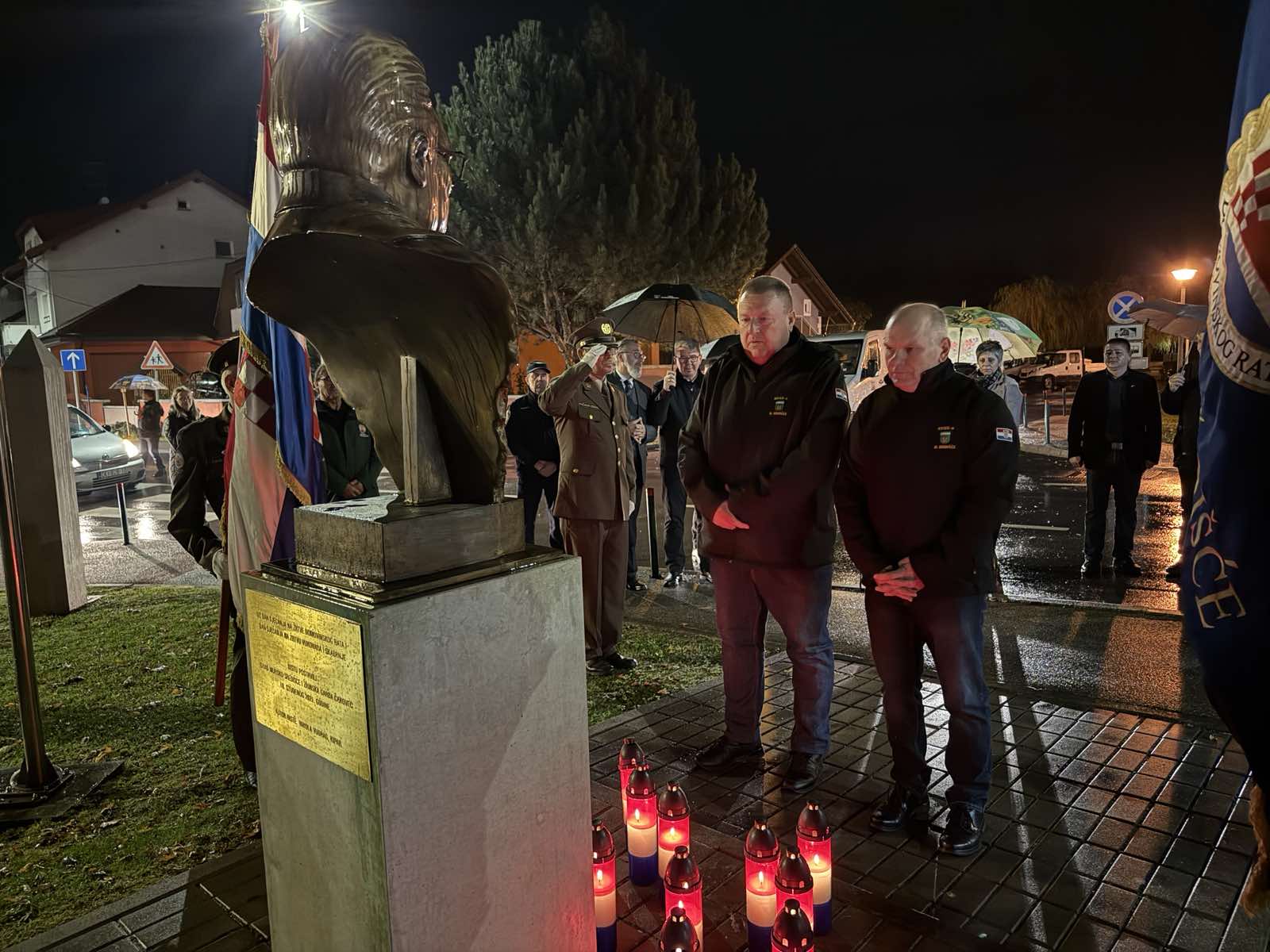 IMG 3b647cebb742bc003d39f43c200995a5 V