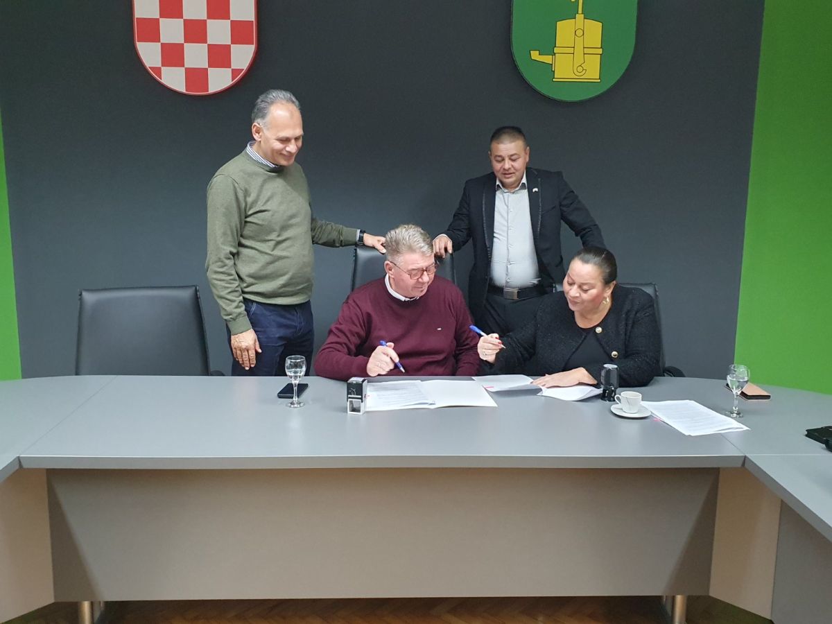 IMG 93c7ee6e3a28a739c36ba8c945fa70df V