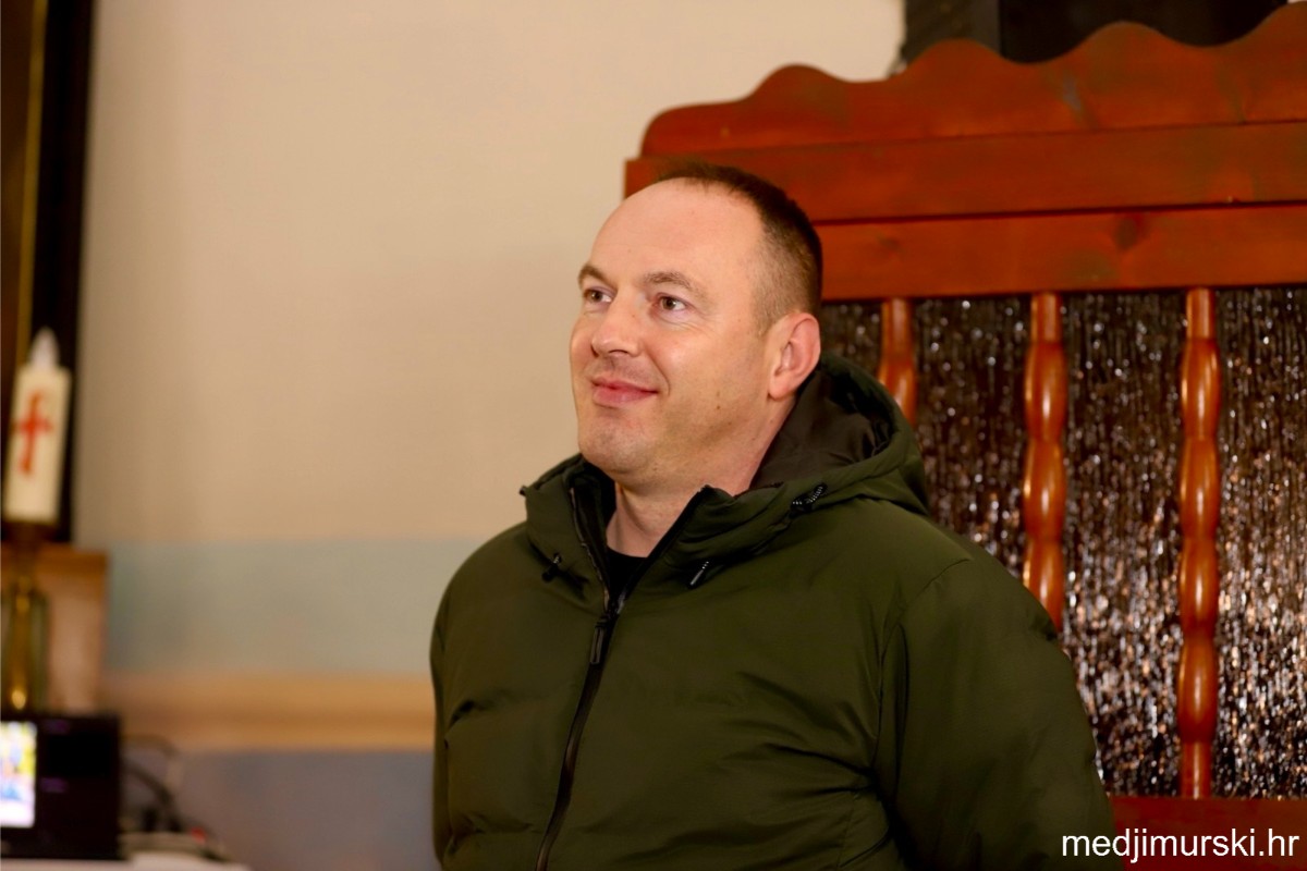 IMG e82820a732d6dce27e59f77d9f85eeb7 V