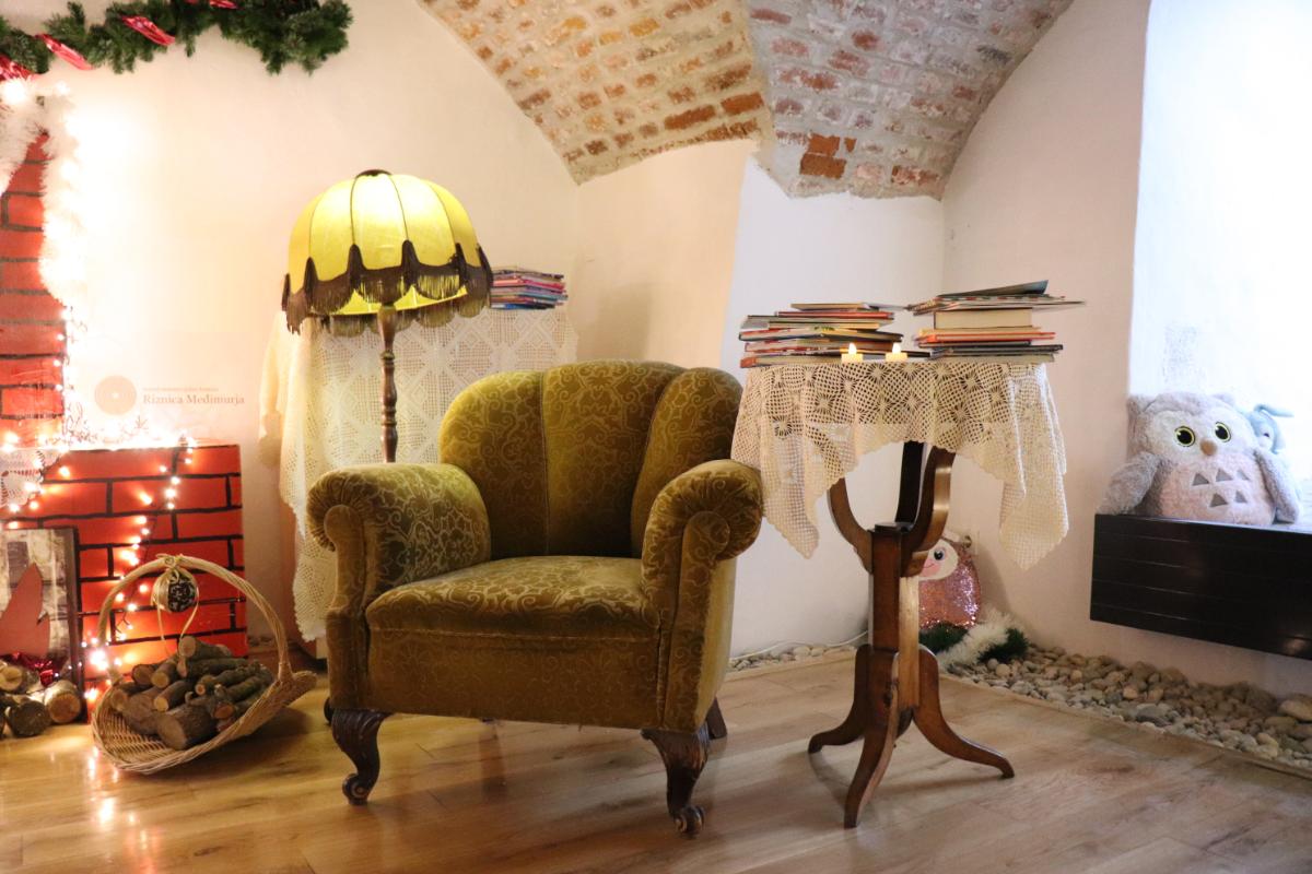 MUZEJSKA PRICALICA (3)