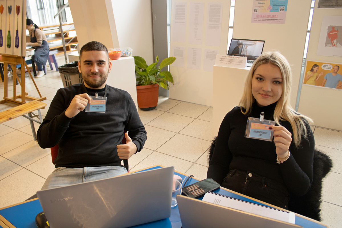 Mi srednjoškolci (9)