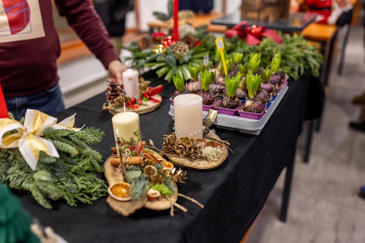Paljenje adventske svijeće (2)
