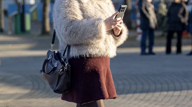 Elegancija na hladnoći: Gospođa u chic bundici šetala murskom šetnicom Viber slika 2025 11 30 18 40 44