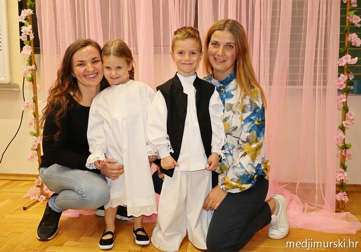 Za unutra 2 Emina mama Simona, Ema, Vigo i Vigova mama Ivana