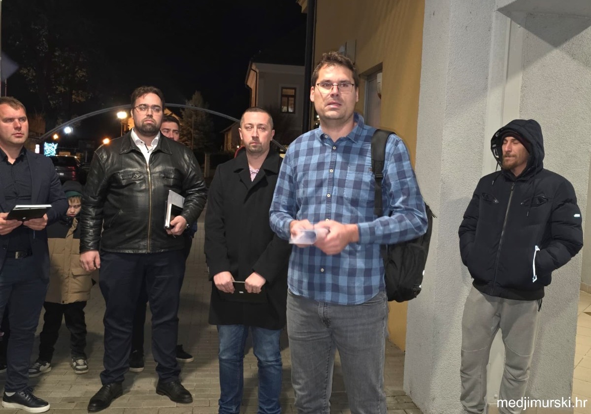 Za unutra 2 Mario Horvat jučer je pohvalio prosvjednike, ali peticiju je zaboravio predati