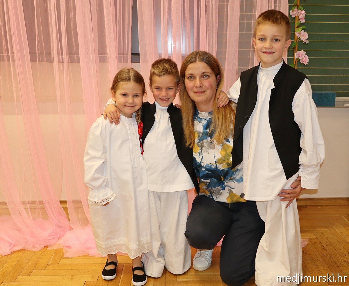 Za unutra 4 Ema, Vigo, mama Ivana i Vigov brat Franko