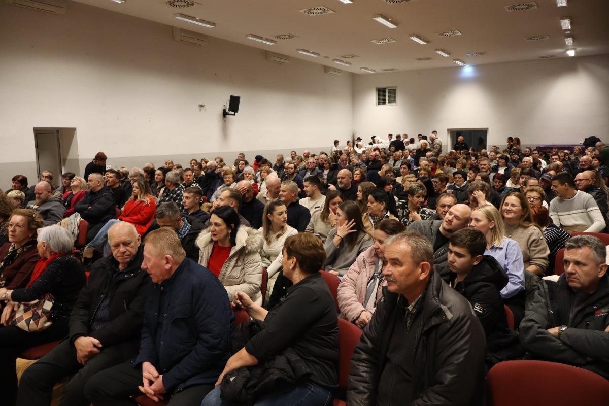 605396928 878102441616749 7398762591675421592 n