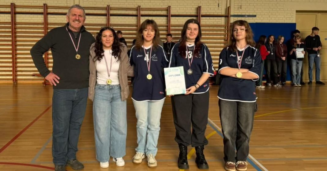 Sjajan uspjeh učenica Graditeljske škole Čakovec na županijskom natjecanju u šahu BeFunky collage