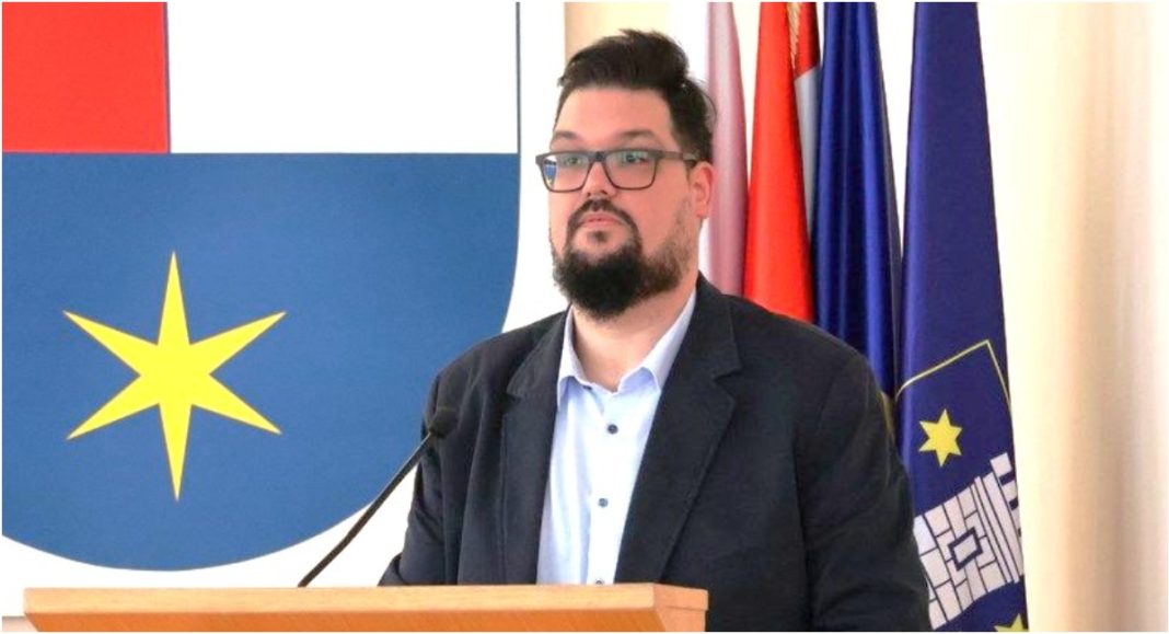 Koliko je specijalista u Bolnici Čakovec dalo otkaz u proteklih godinu dana? Koliko postojećih specijalista ima važeću dopusnicu za dodatni rad? BeFunky collage 2025 12 18T121908.247