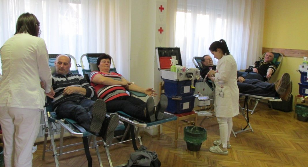 Uspješno provedene prosinačke akcije darivanja krvi, slijede nove u Čakovcu i Lopatincu BeFunky collage 2025 12 19T144619.476