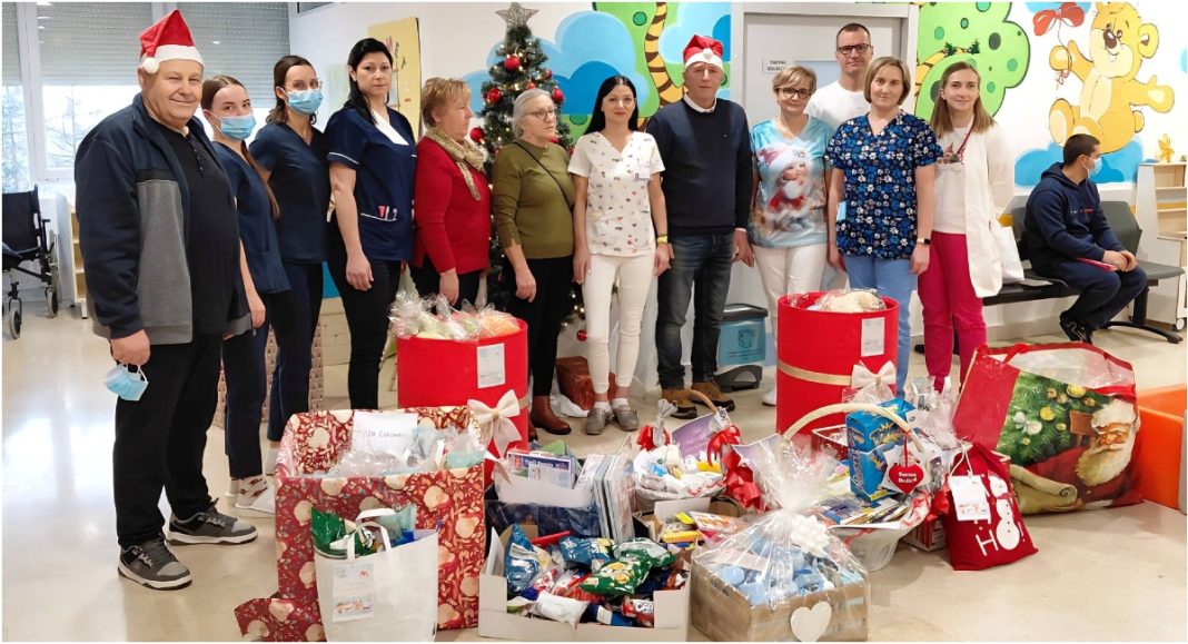 Udruga oboljelih od leukemije i limfoma razveselila male pacijente u čakovečkoj bolnici humanitarnom akcijom BeFunky collage 2025 12 23T125653.141