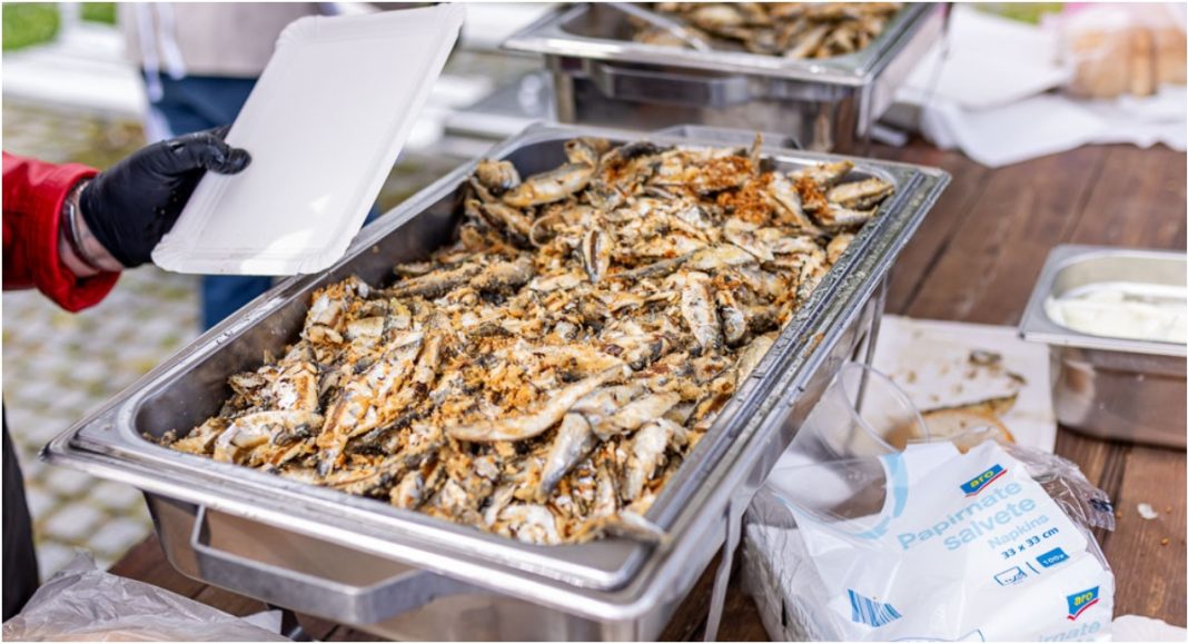 Besplatna podjela ribica, kuhanog vina i čaja održat će se na blagdan Sveta tri kralja, 6. siječnja 2026. godine BeFunky collage 2025 12 23T132234.744