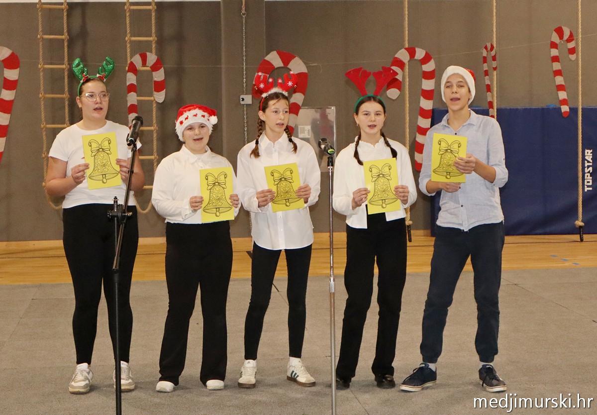 Božićna priredba OŠ Sveta Marija 2025 (13)