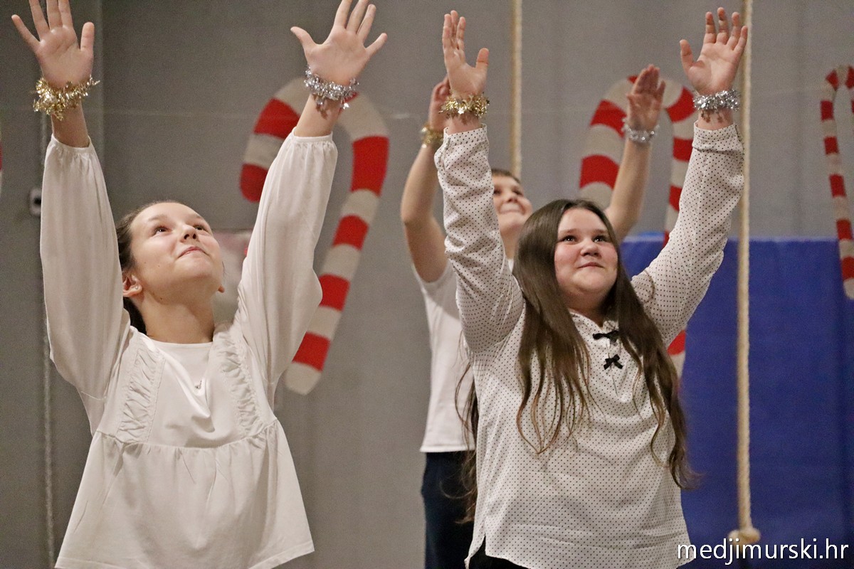 Božićna priredba OŠ Sveta Marija 2025 (17)