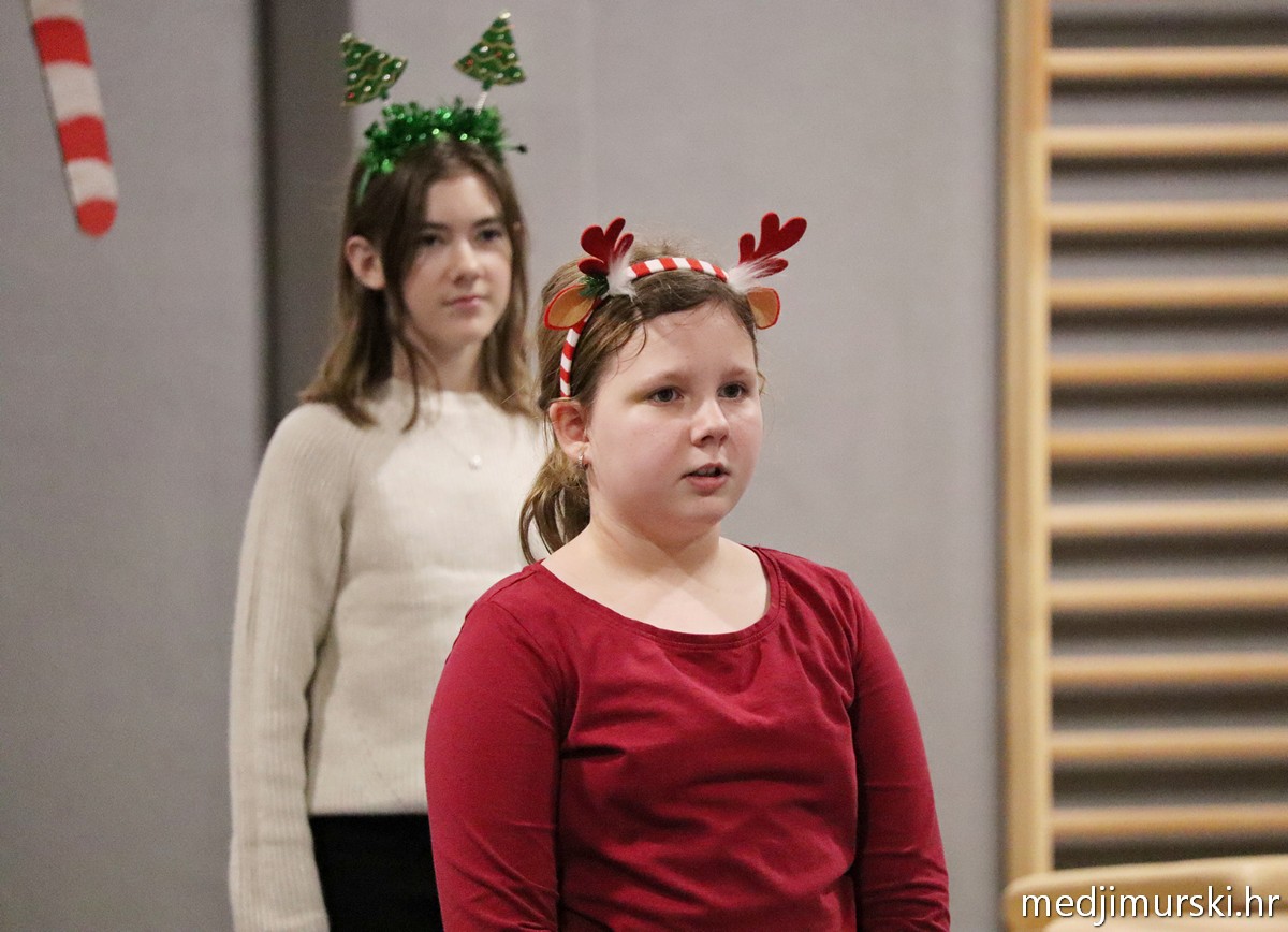 Božićna priredba OŠ Sveta Marija 2025 (20)