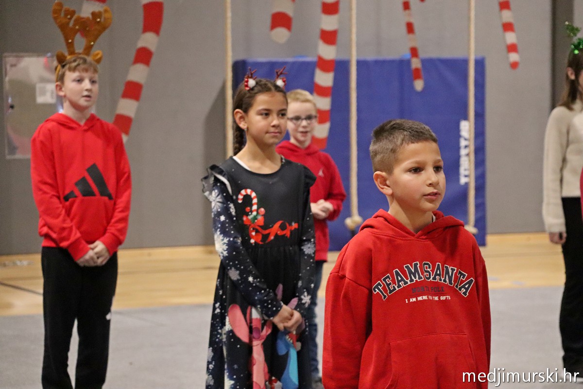 Božićna priredba OŠ Sveta Marija 2025 (21)