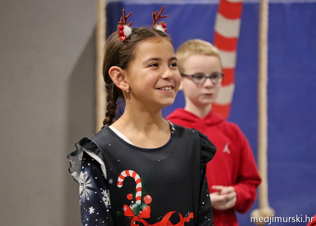 Božićna priredba OŠ Sveta Marija 2025 (22)