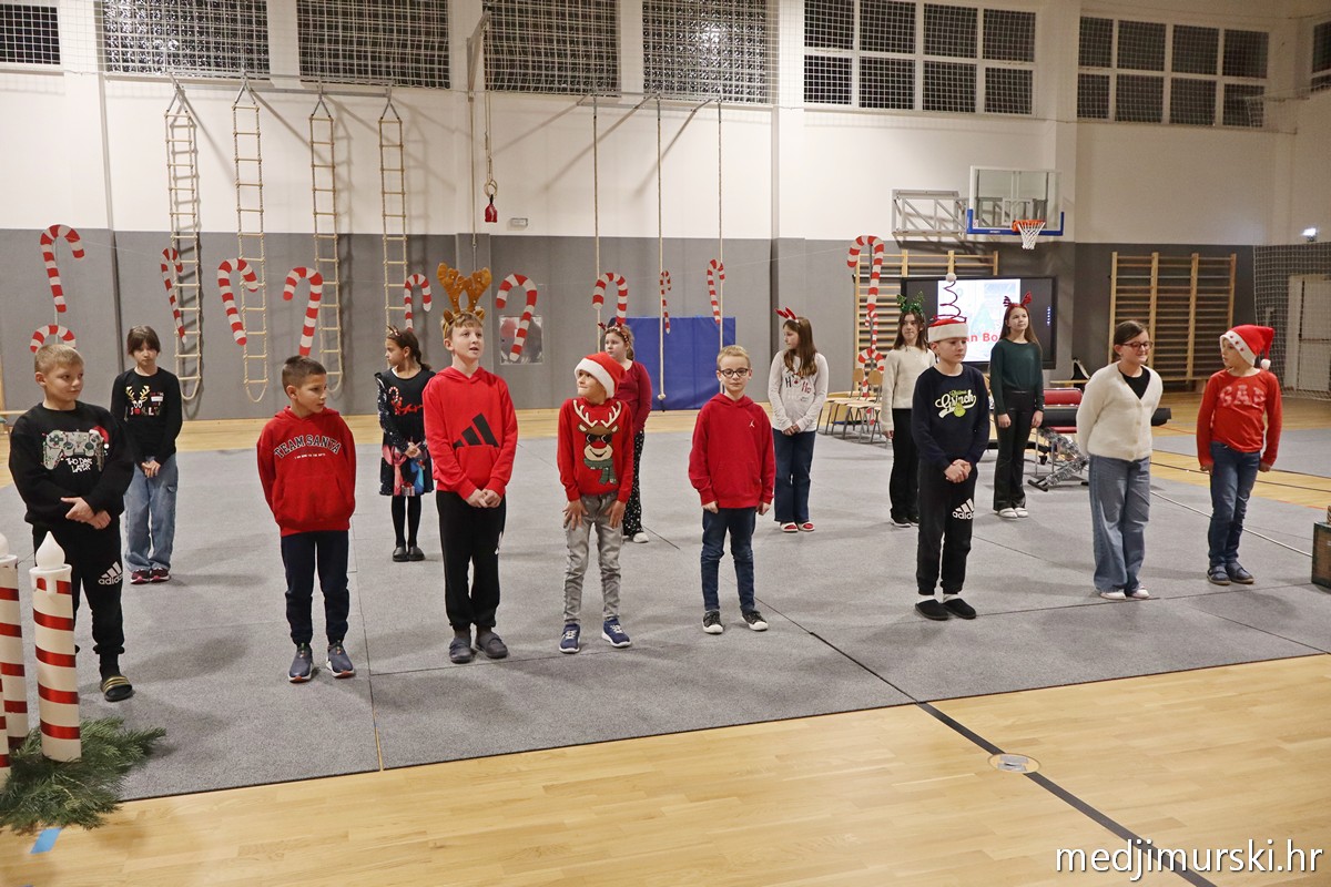 Božićna priredba OŠ Sveta Marija 2025 (24)