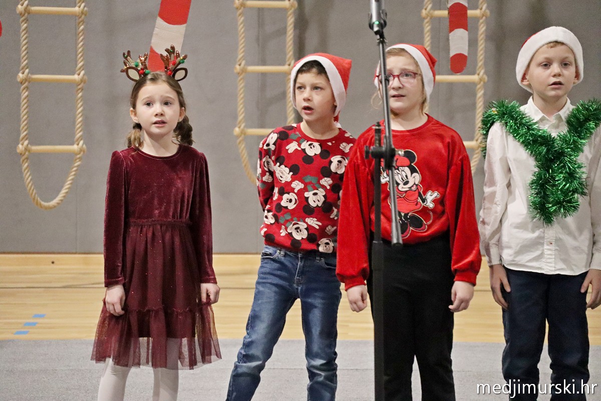 Božićna priredba OŠ Sveta Marija 2025 (27)