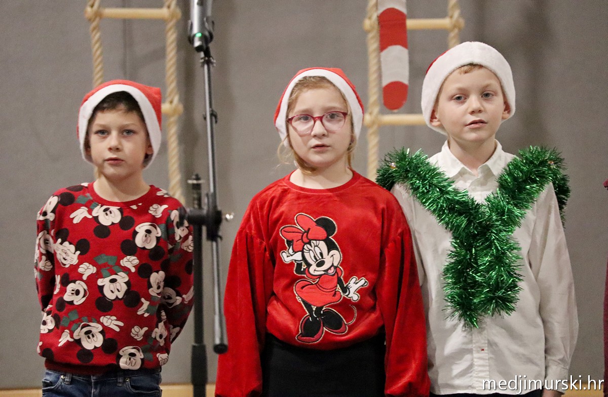 Božićna priredba OŠ Sveta Marija 2025 (30)