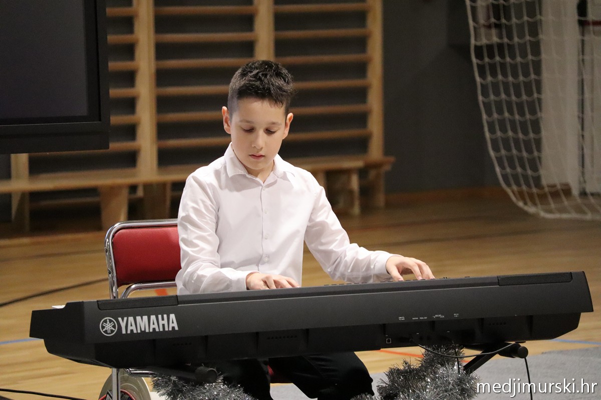 Božićna priredba OŠ Sveta Marija 2025 (35)