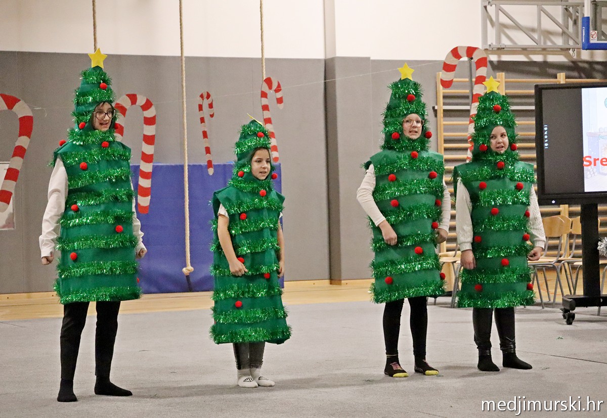 Božićna priredba OŠ Sveta Marija 2025 (42)