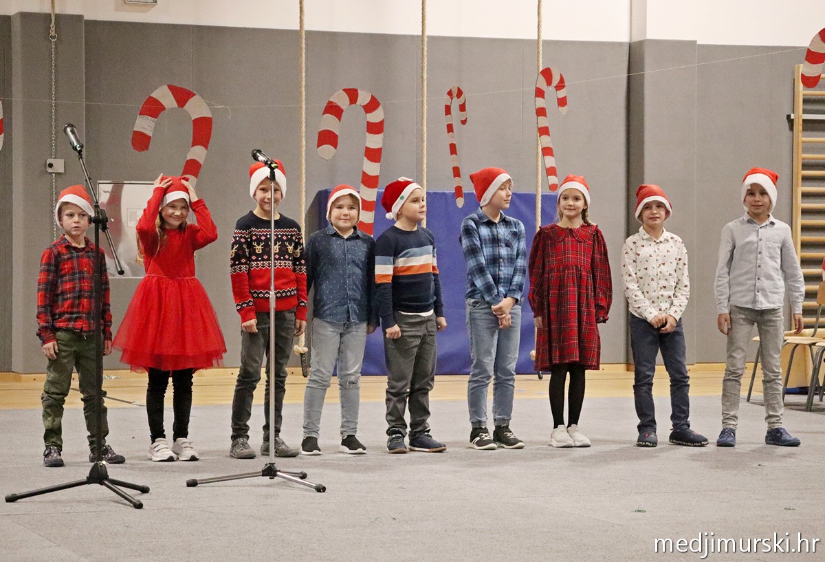 Božićna priredba OŠ Sveta Marija 2025 (44)