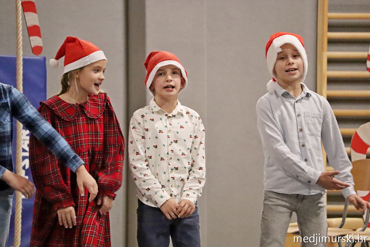 Božićna priredba OŠ Sveta Marija 2025 (45)