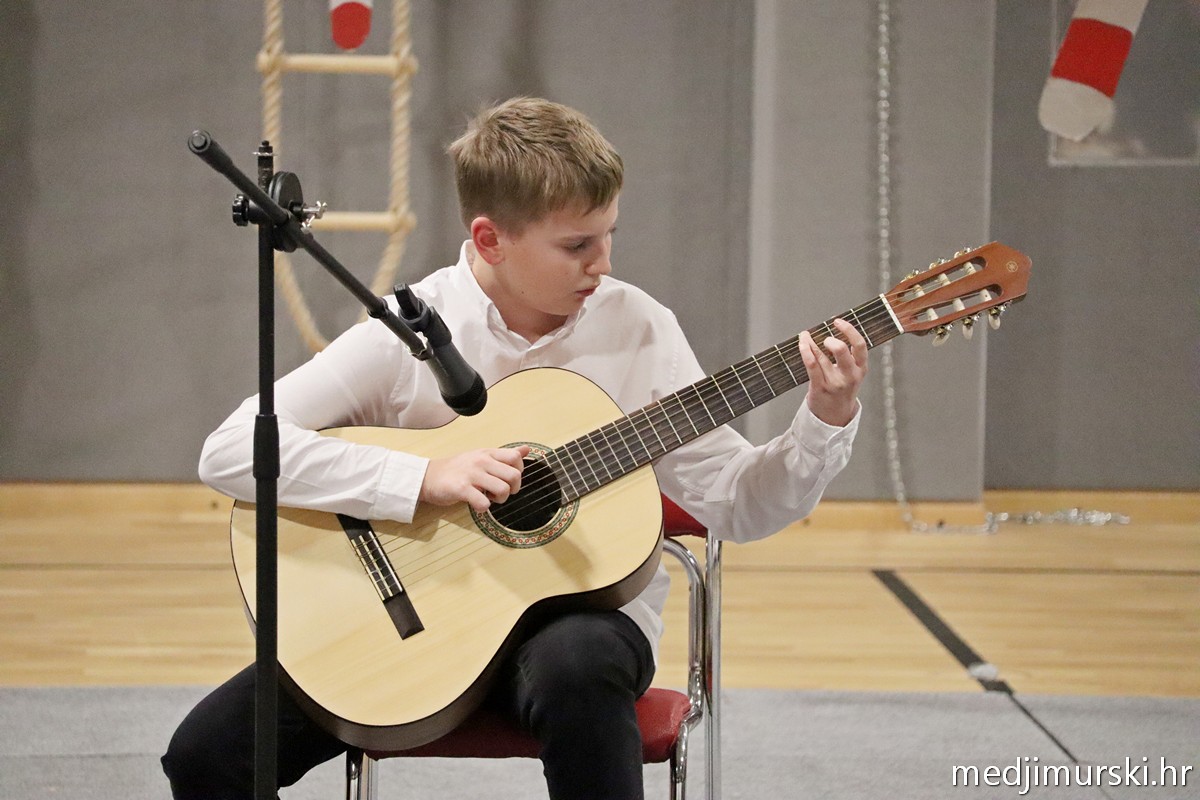 Božićna priredba OŠ Sveta Marija 2025 (48)