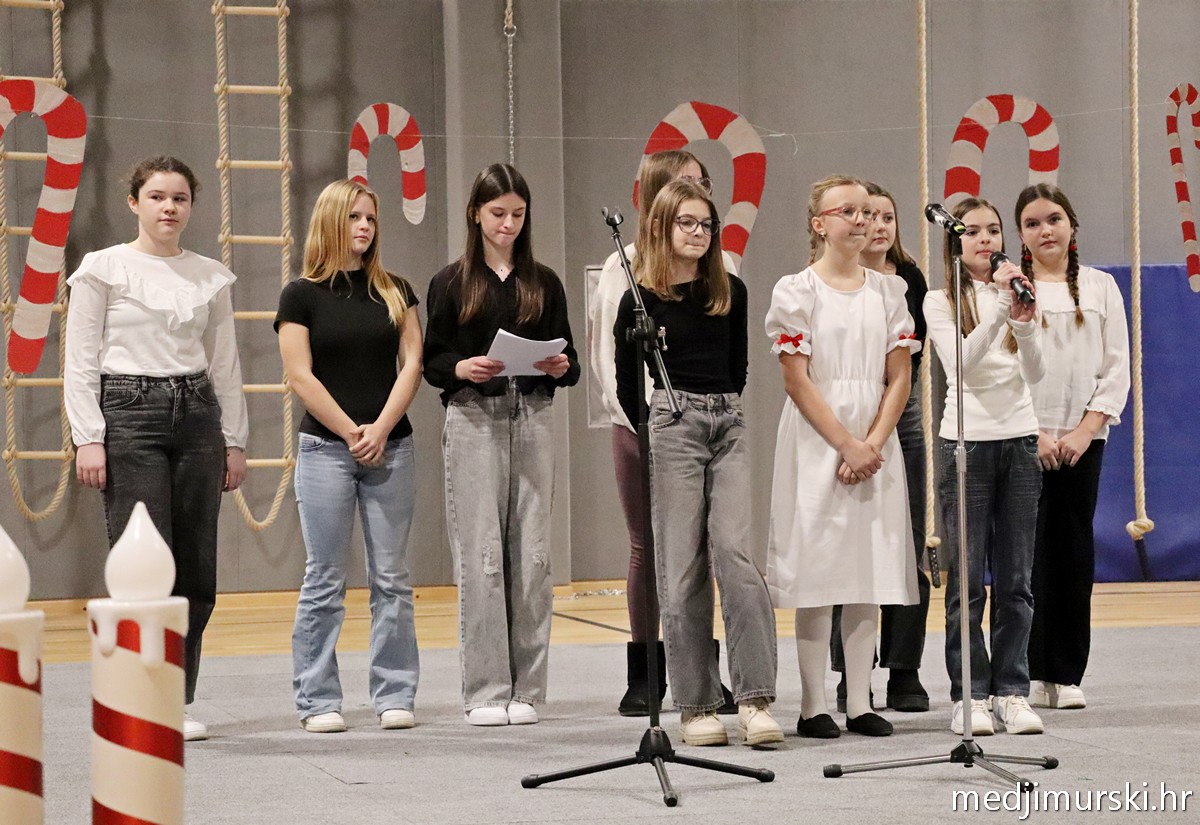 Božićna priredba OŠ Sveta Marija 2025 (50)