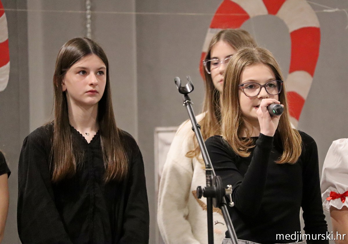 Božićna priredba OŠ Sveta Marija 2025 (52)
