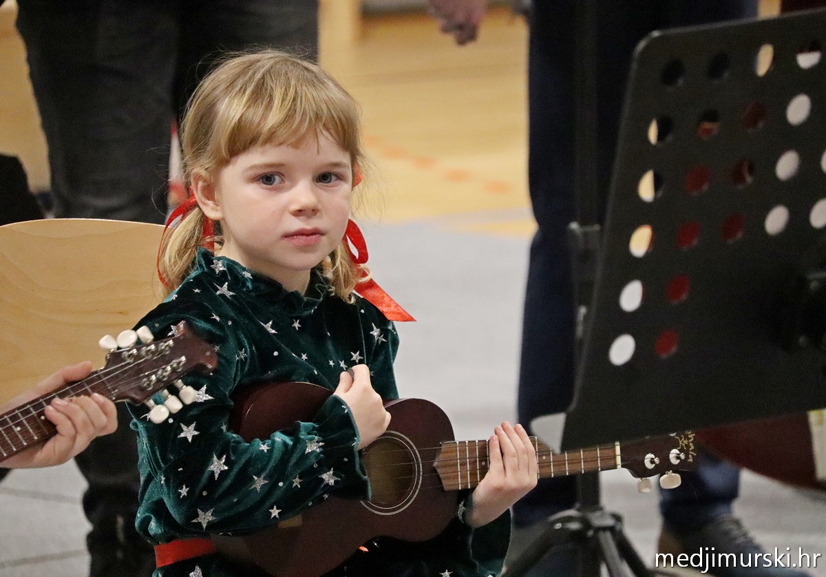 Božićna priredba OŠ Sveta Marija 2025 (61)